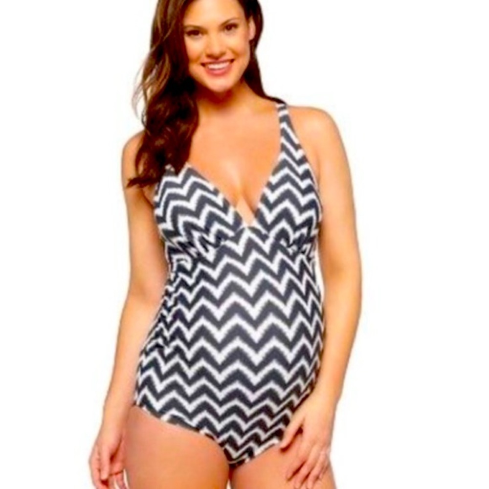Liz Lang Women's One Piece Maternity Swimsuit Size M Chevron